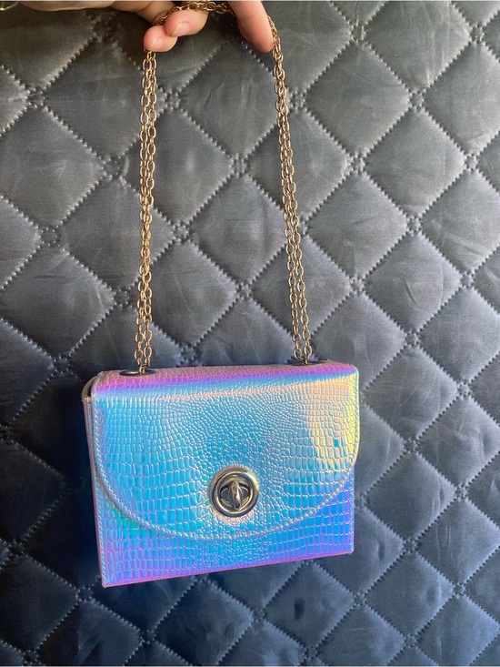 New Look Handbags - Iridescent Holographic Croc-Embossed Crossbody Bag with Gold Chain